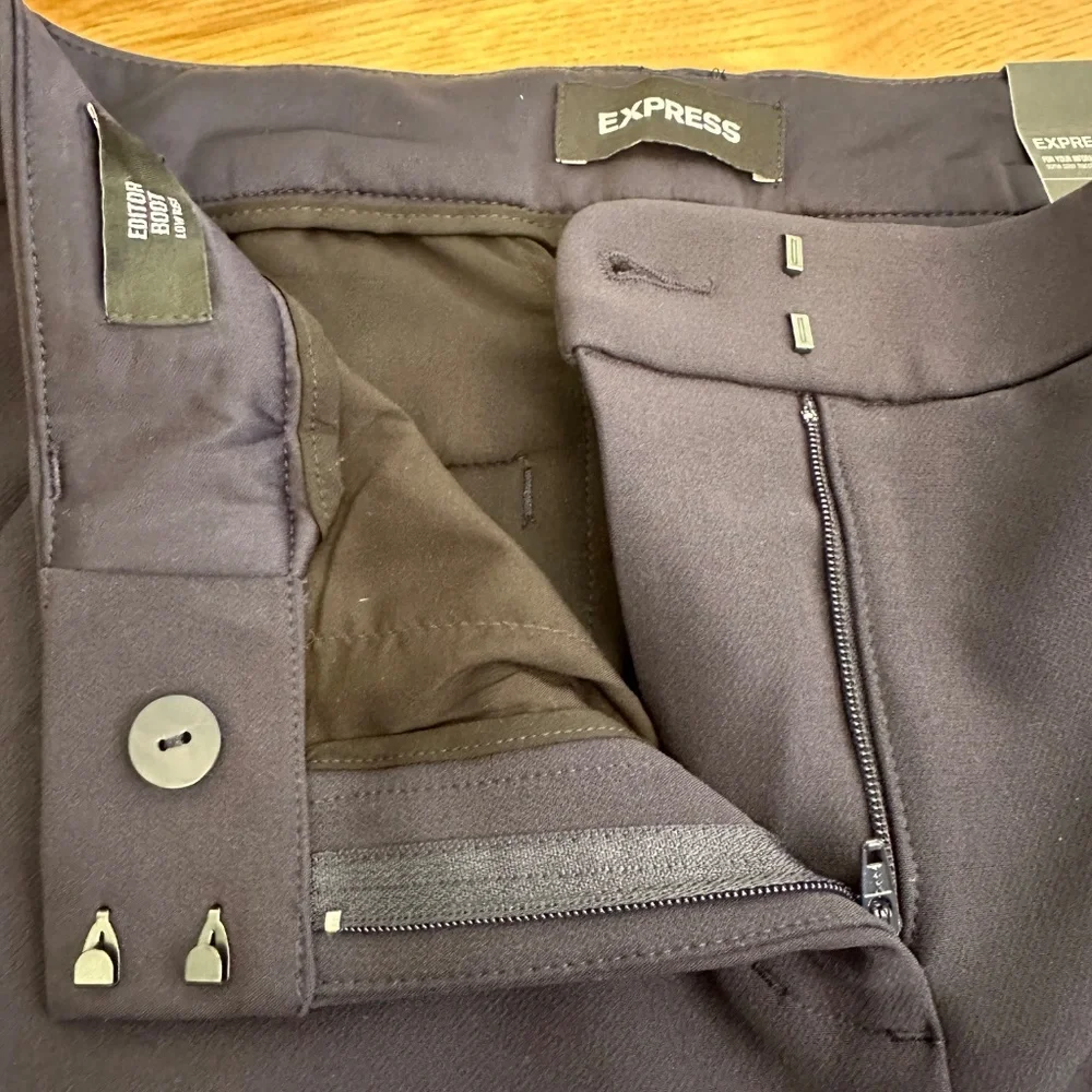 NWT Express Editor Low Rise Navy Bootcut Pants - Size 4L - Picture 7 of 13